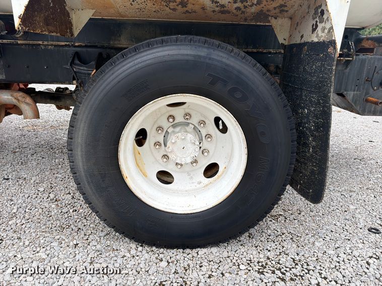 image for item YA4257 2006 Ford F750 water truck