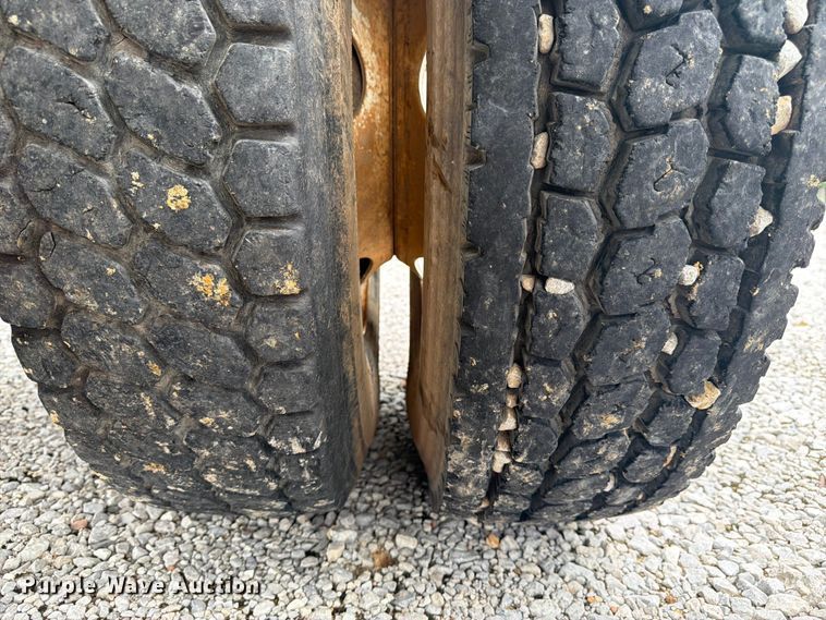 image for item YA4257 2006 Ford F750 water truck