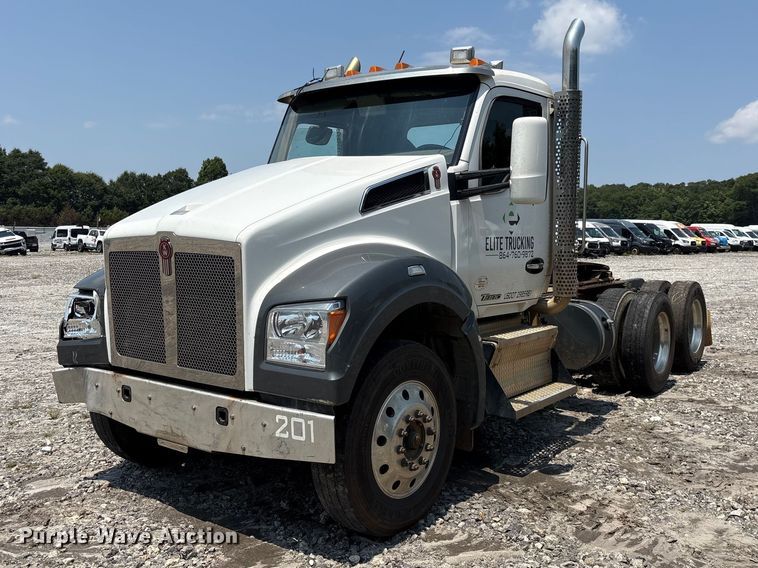 image for item YA4304 2021 Kenworth T880 semi truck