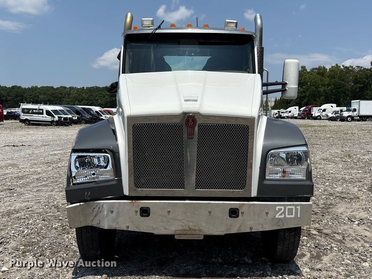 image for item YA4304 2021 Kenworth T880 semi truck