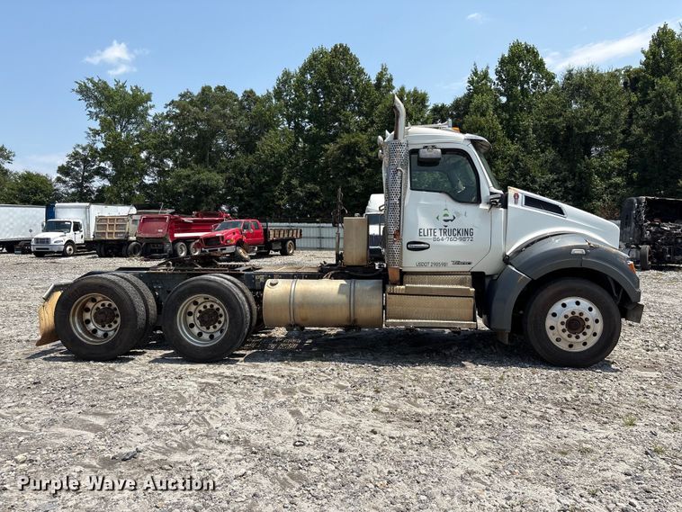 image for item YA4304 2021 Kenworth T880 semi truck