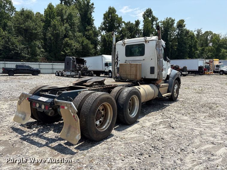 image for item YA4304 2021 Kenworth T880 semi truck