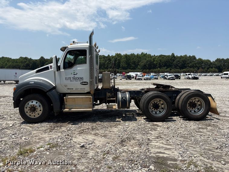 image for item YA4304 2021 Kenworth T880 semi truck