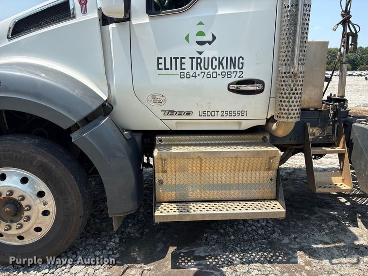 image for item YA4304 2021 Kenworth T880 semi truck
