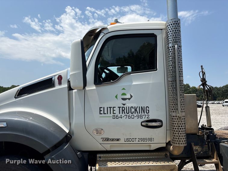 image for item YA4304 2021 Kenworth T880 semi truck