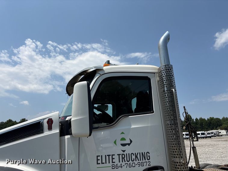 image for item YA4304 2021 Kenworth T880 semi truck