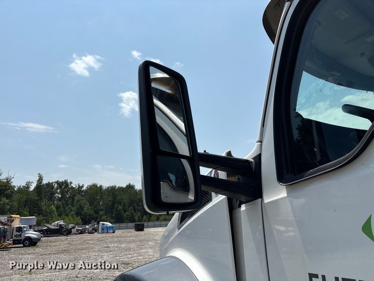 image for item YA4304 2021 Kenworth T880 semi truck