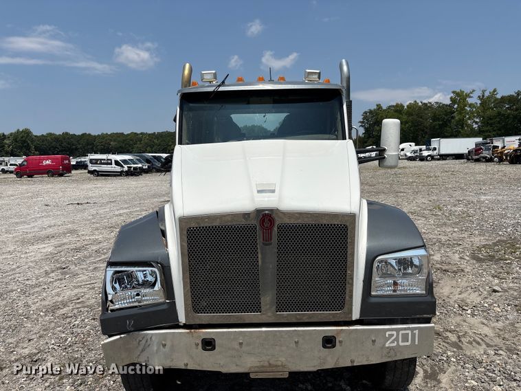image for item YA4304 2021 Kenworth T880 semi truck