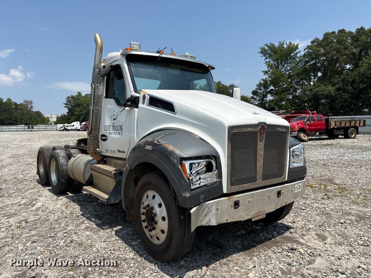 image for item YA4304 2021 Kenworth T880 semi truck