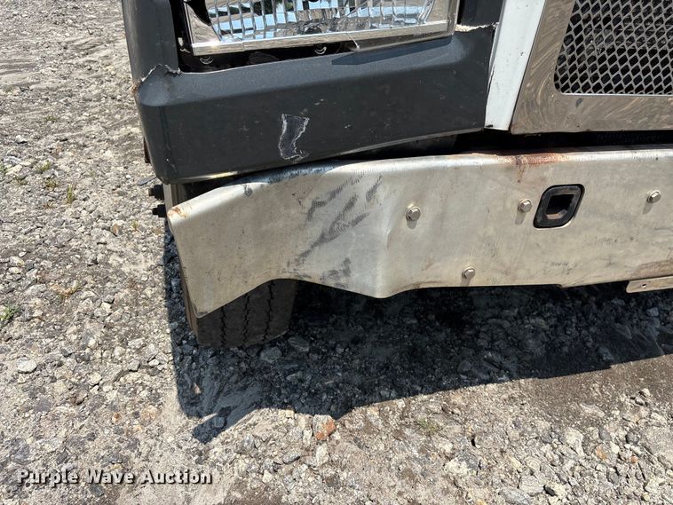 image for item YA4304 2021 Kenworth T880 semi truck