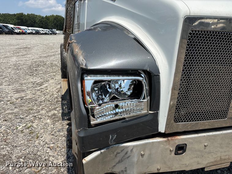 image for item YA4304 2021 Kenworth T880 semi truck
