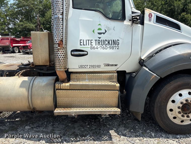 image for item YA4304 2021 Kenworth T880 semi truck