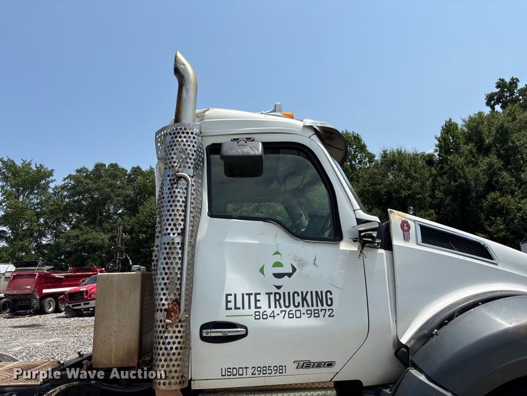 image for item YA4304 2021 Kenworth T880 semi truck