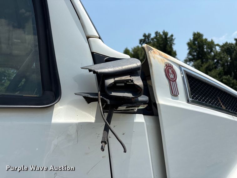 image for item YA4304 2021 Kenworth T880 semi truck