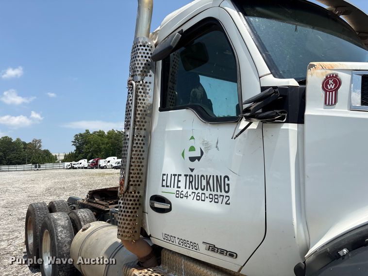 image for item YA4304 2021 Kenworth T880 semi truck