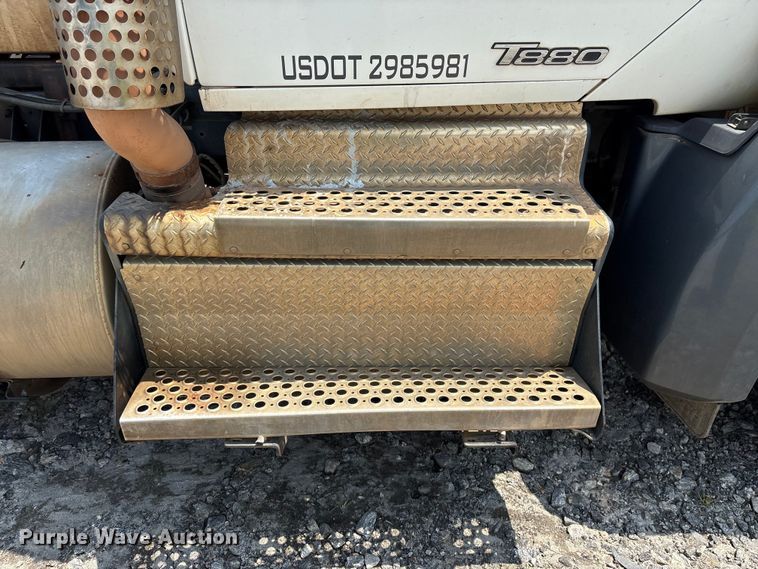 image for item YA4304 2021 Kenworth T880 semi truck