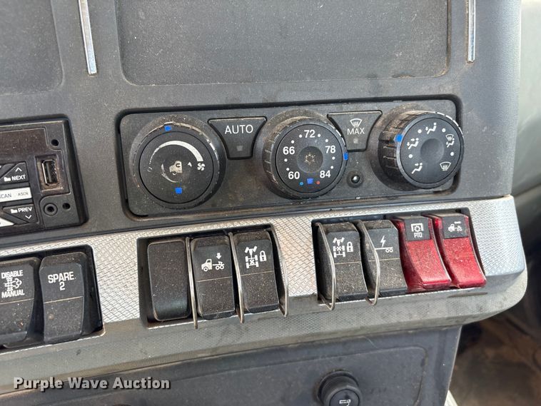 image for item YA4304 2021 Kenworth T880 semi truck