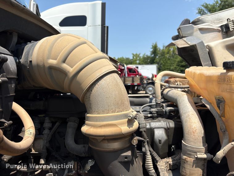 image for item YA4304 2021 Kenworth T880 semi truck