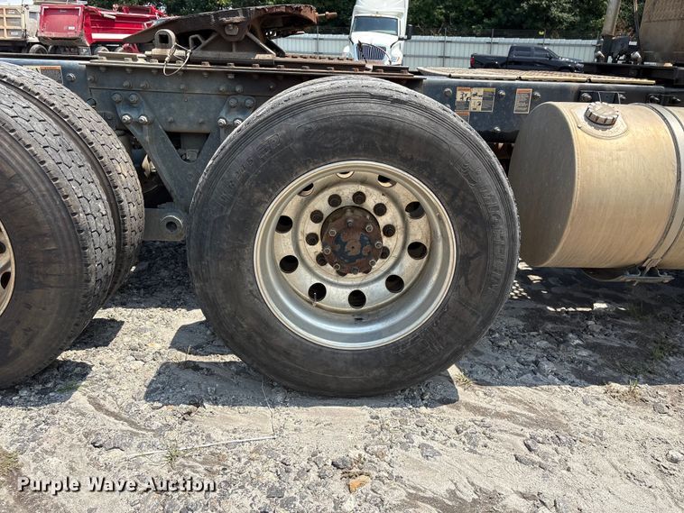 image for item YA4304 2021 Kenworth T880 semi truck