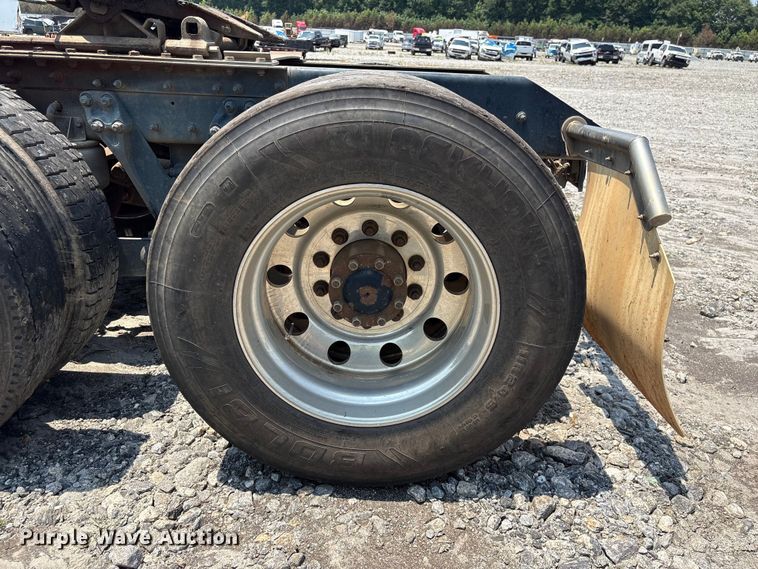 image for item YA4304 2021 Kenworth T880 semi truck