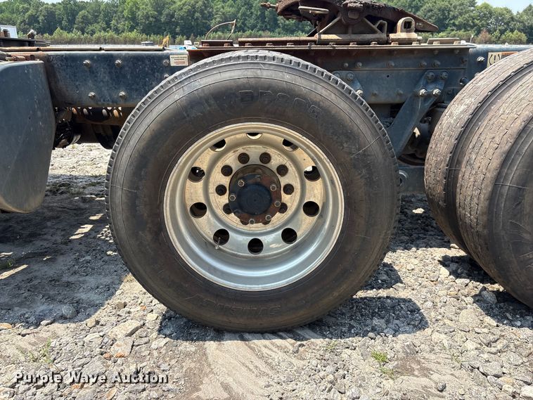 image for item YA4304 2021 Kenworth T880 semi truck