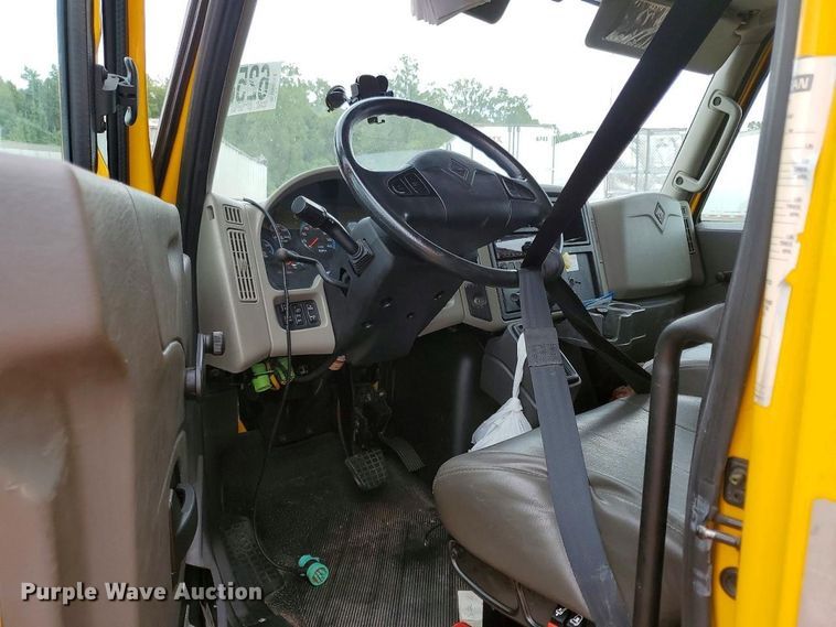 image for item YA4307 2019 International 4300 box truck