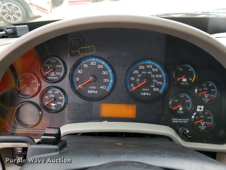 image for item YA4307 2019 International 4300 box truck