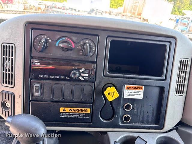 image for item YA4307 2019 International 4300 box truck
