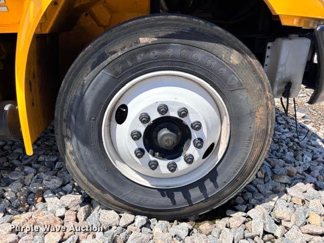 image for item YA4307 2019 International 4300 box truck