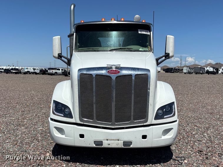 image for item YA4312 2020 Peterbilt 579 semi truck