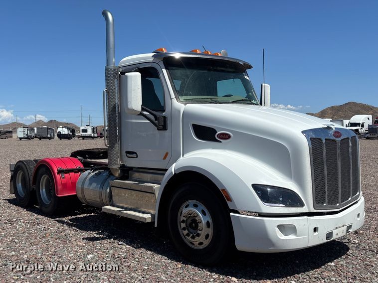 image for item YA4312 2020 Peterbilt 579 semi truck