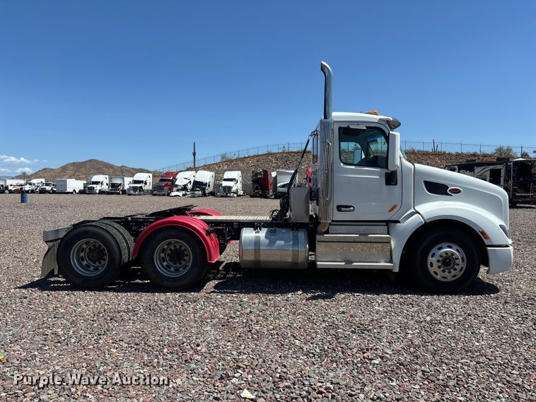 image for item YA4312 2020 Peterbilt 579 semi truck