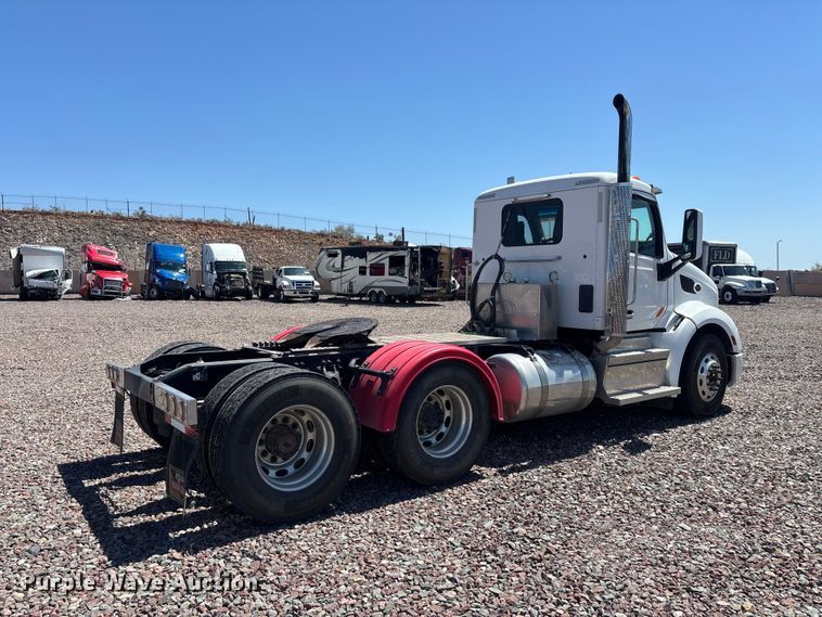 image for item YA4312 2020 Peterbilt 579 semi truck