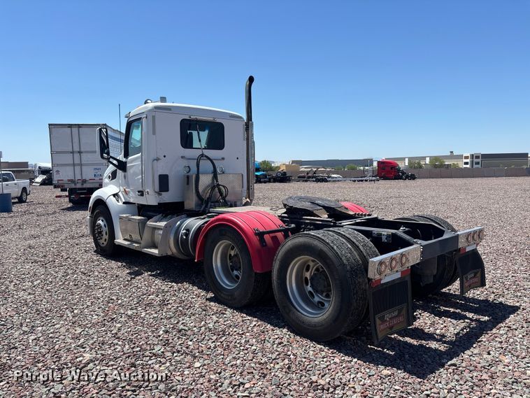 image for item YA4312 2020 Peterbilt 579 semi truck