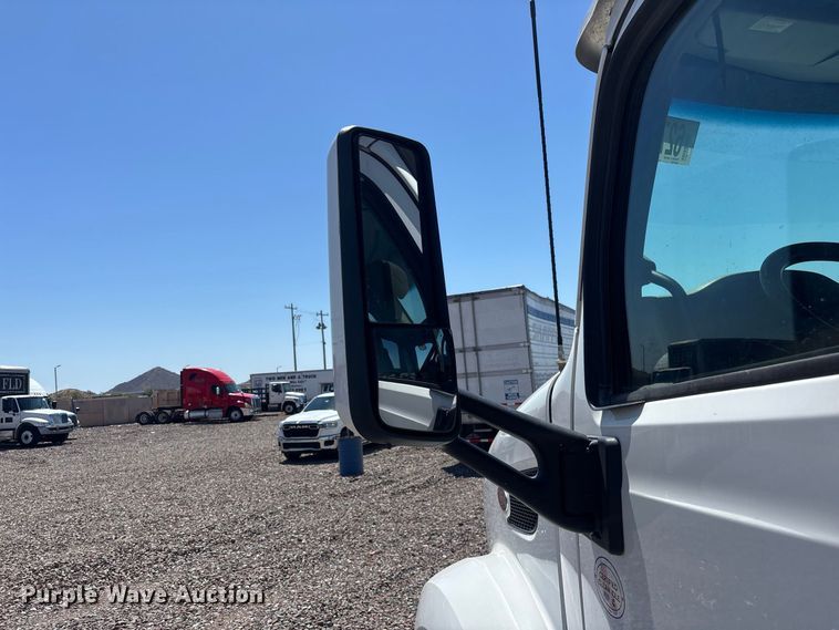 image for item YA4312 2020 Peterbilt 579 semi truck