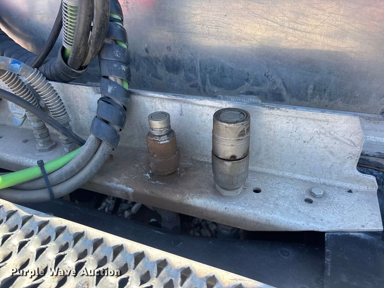 image for item YA4312 2020 Peterbilt 579 semi truck