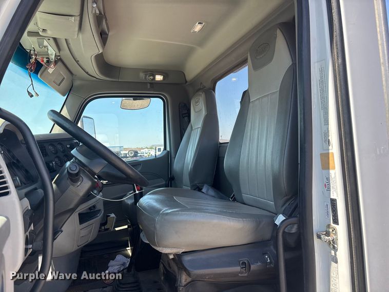 image for item YA4312 2020 Peterbilt 579 semi truck
