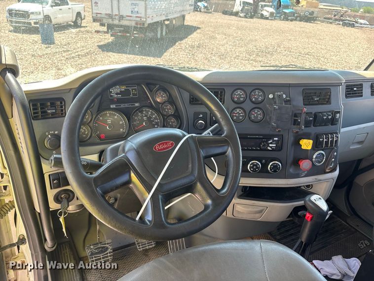 image for item YA4312 2020 Peterbilt 579 semi truck