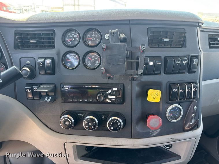 image for item YA4312 2020 Peterbilt 579 semi truck