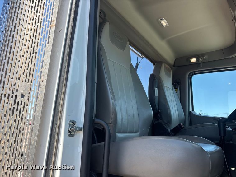 image for item YA4312 2020 Peterbilt 579 semi truck