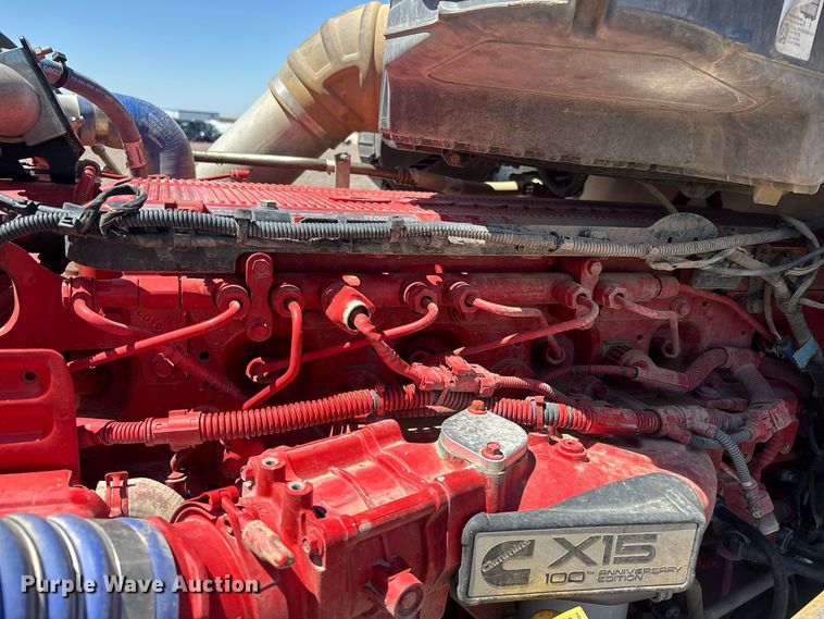 image for item YA4312 2020 Peterbilt 579 semi truck