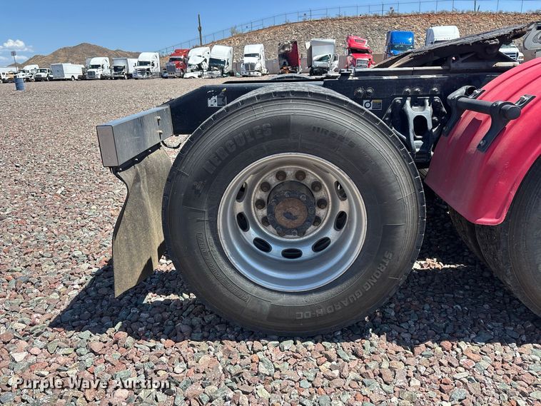 image for item YA4312 2020 Peterbilt 579 semi truck