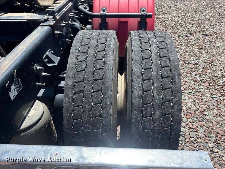 image for item YA4312 2020 Peterbilt 579 semi truck