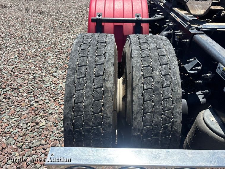image for item YA4312 2020 Peterbilt 579 semi truck