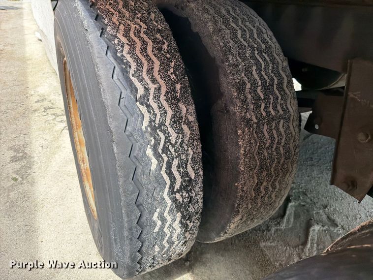 image for item YA4328 2012 Wabash DVHDHPC dry van trailer