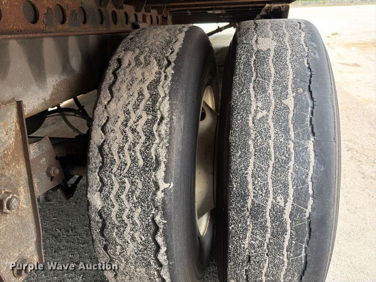 image for item YA4328 2012 Wabash DVHDHPC dry van trailer