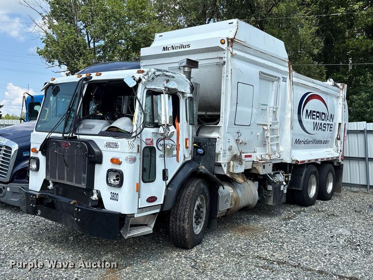 2025 Peterbilt 520 refuse truck
