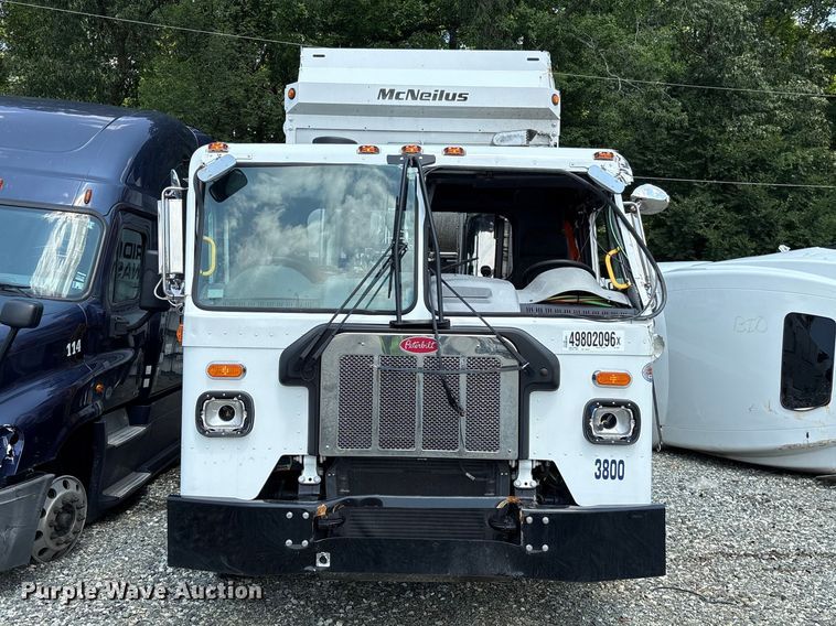 image for item YA4349 2025 Peterbilt 520 refuse truck