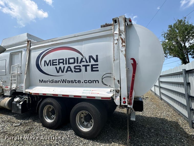 image for item YA4349 2025 Peterbilt 520 refuse truck