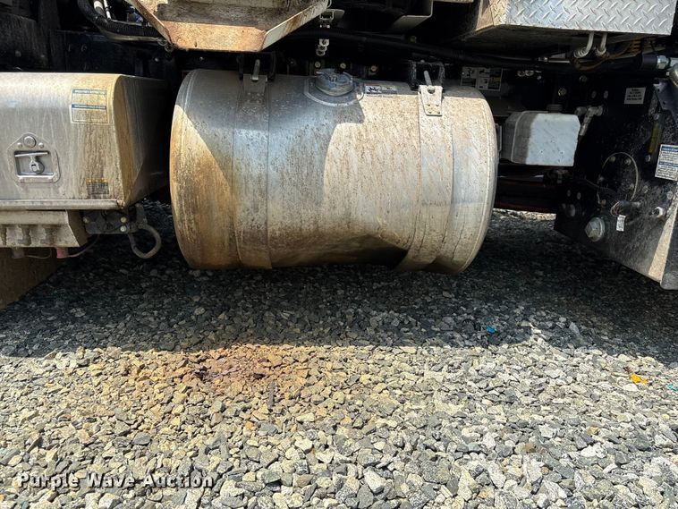 image for item YA4349 2025 Peterbilt 520 refuse truck